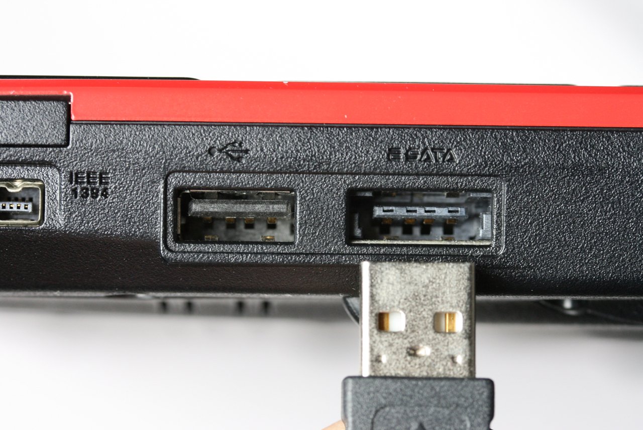 Image à la une de Le combo eSATA/USB apparaît sur des cartes mères