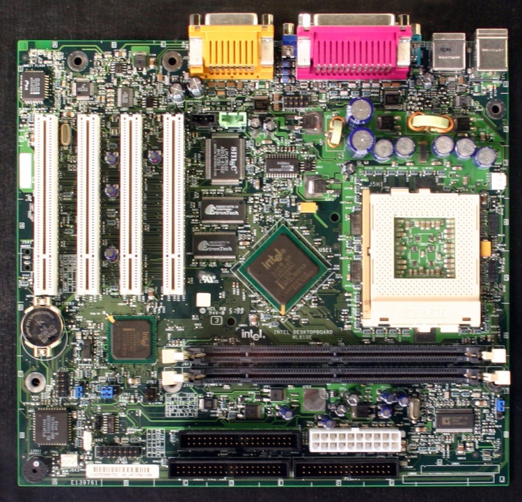 Image 19 : 16 ans de cartes mères Intel