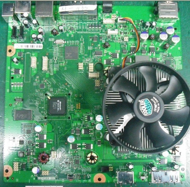 Image à la une de Une carte mère pour la Xbox 360 Slim