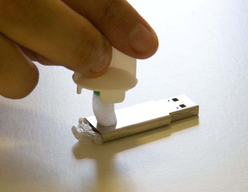 Image 7 : Torture d'une clé USB incassable de chez LaCie