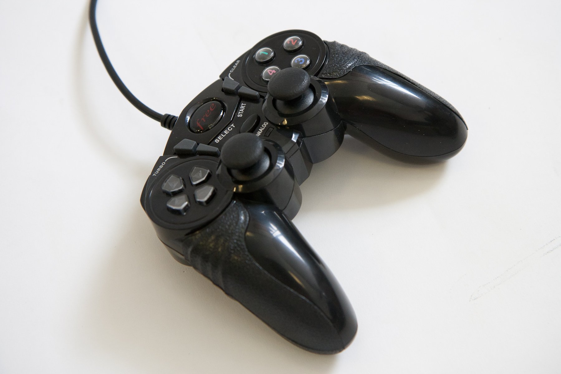 Image à la une de [MAJ] Freebox Revolution : les Freeplugs, la télécommande et le gamepad