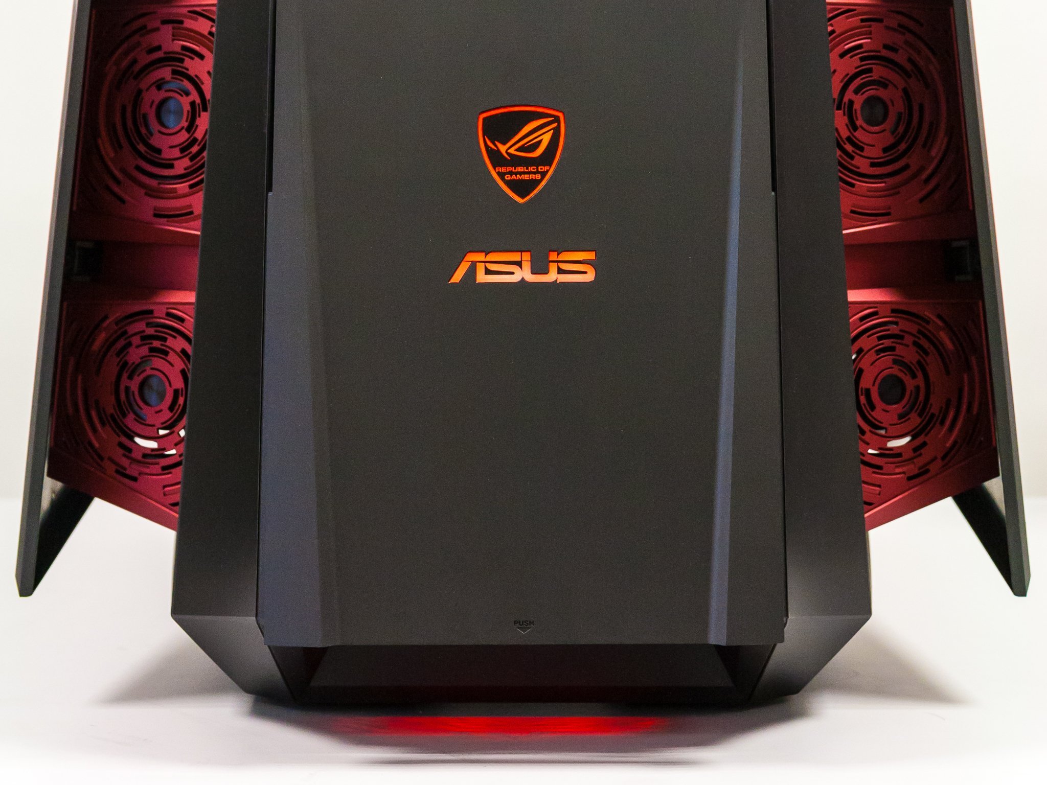 Image à la une de Tytan CG8890 : la folie d'Asus à 5 000 €