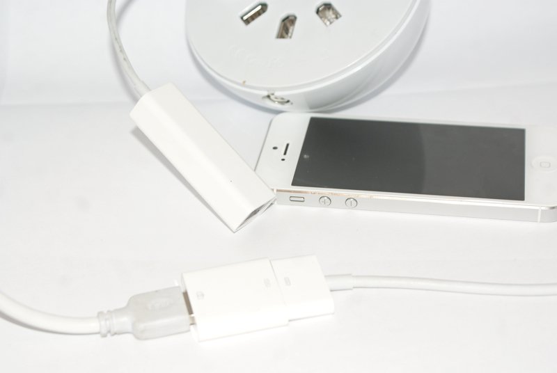Image à la une de Insolite : l'iPhone accède à Internet avec un câble RJ45