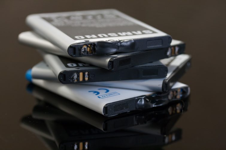 Image 13 : Batteries de rechange pour smartphones : on les a fait fondre !