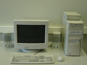 Image 1 : Windows 95 sur une montre Gear Live, c'est possible, c'est inutile, mais c'est beau