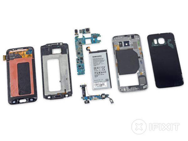 Image 1 : Les Galaxy S6 et S6 Edge démontés