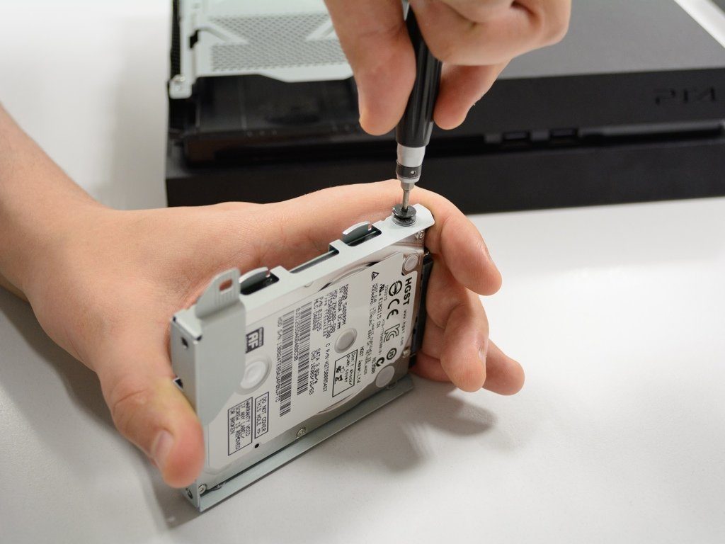 Comment installer un disque dur SSD sur sa PS4 ?