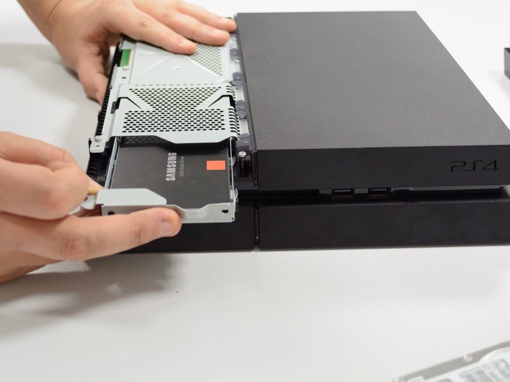 Comment installer un disque dur SSD sur sa PS4 ?