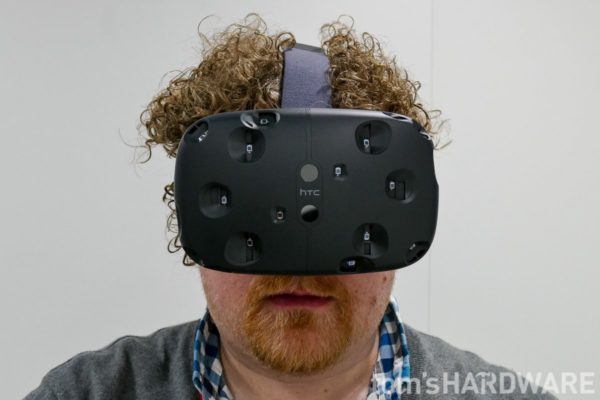 Image 1 : Le casque de réalité virtuelle HTC Vive repoussé jusqu'à avril 2016