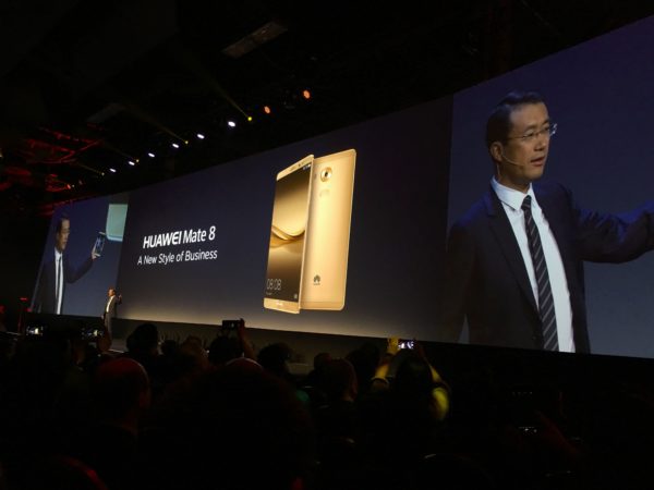 Image 1 : Huawei annonce son smartphone Mate 8 et des montres connectées pour femmes