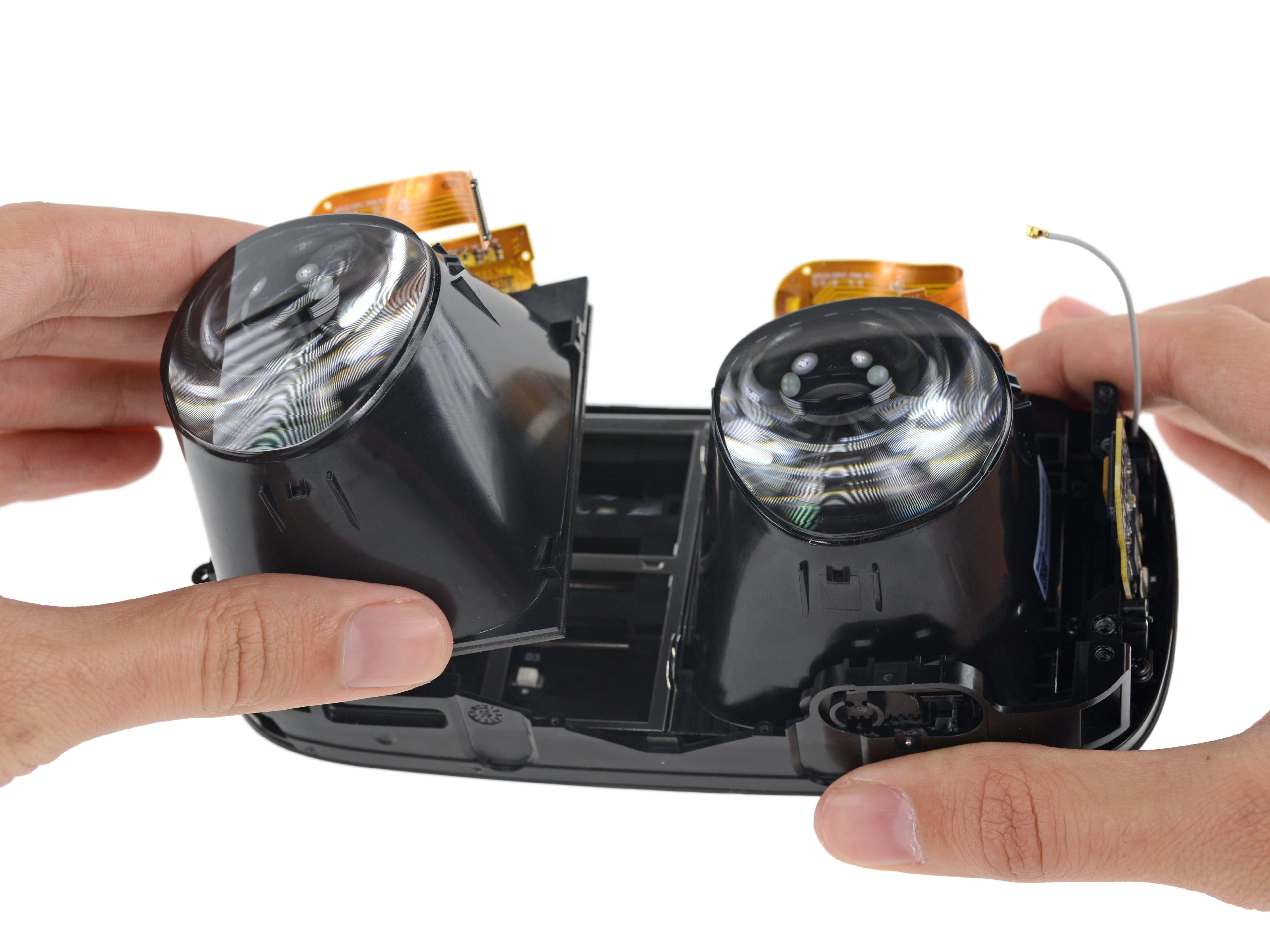Image à la une de L'Oculus Rift démonté : deux écrans à 456 dpi, des lentilles de Fresnel