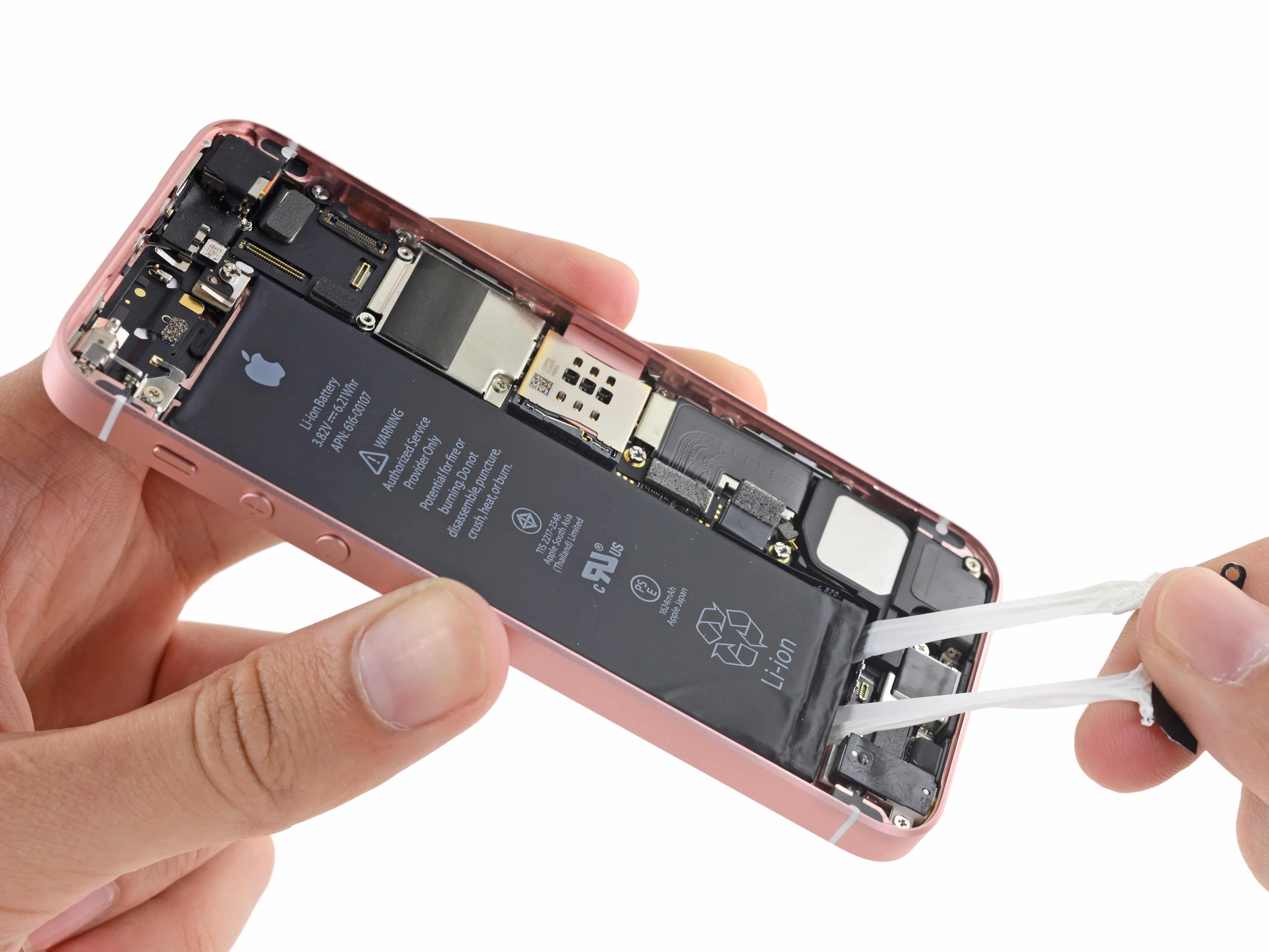Image à la une de iPhone SE contre 5s : un écran interchangeable, une batterie de 1624 mAh