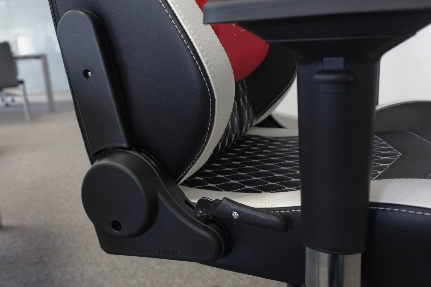 Image 11 : Test : noblechairs Epic Series, fauteuil gaming de luxe, tout cuir, tout confort