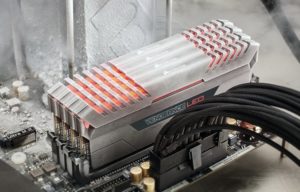 Image 3 : Le kit Vengeance LED DDR4 de Corsair voit rouge : lumières et performances aux rendez-vous