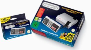 Image 2 : Nintendo Classic Edition : plus petite que sa manette, face à face avec la NES