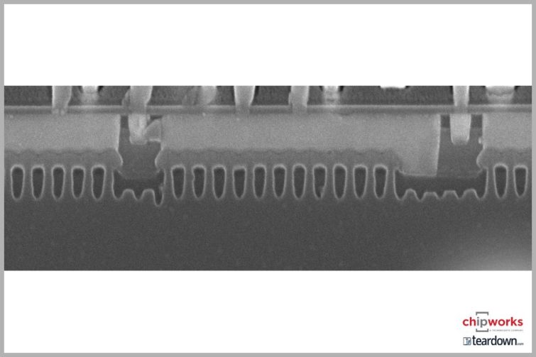 Image 2 : MàJ : Dissection de l'iPhone 7 Plus : apparition d'un radiateur en cuivre et photo du die de l'A10