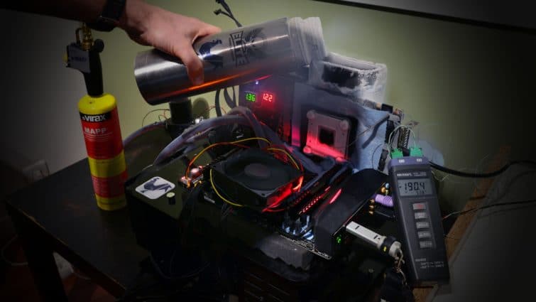 Image 36 : Test : l'Asus ROG STRIX GTX 1080 torturée sous air, eau et azote