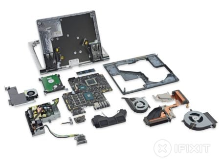 Image 1 : Surface Studio en morceaux : SSD SATA III, disque dur SATA II et GPU de 2014