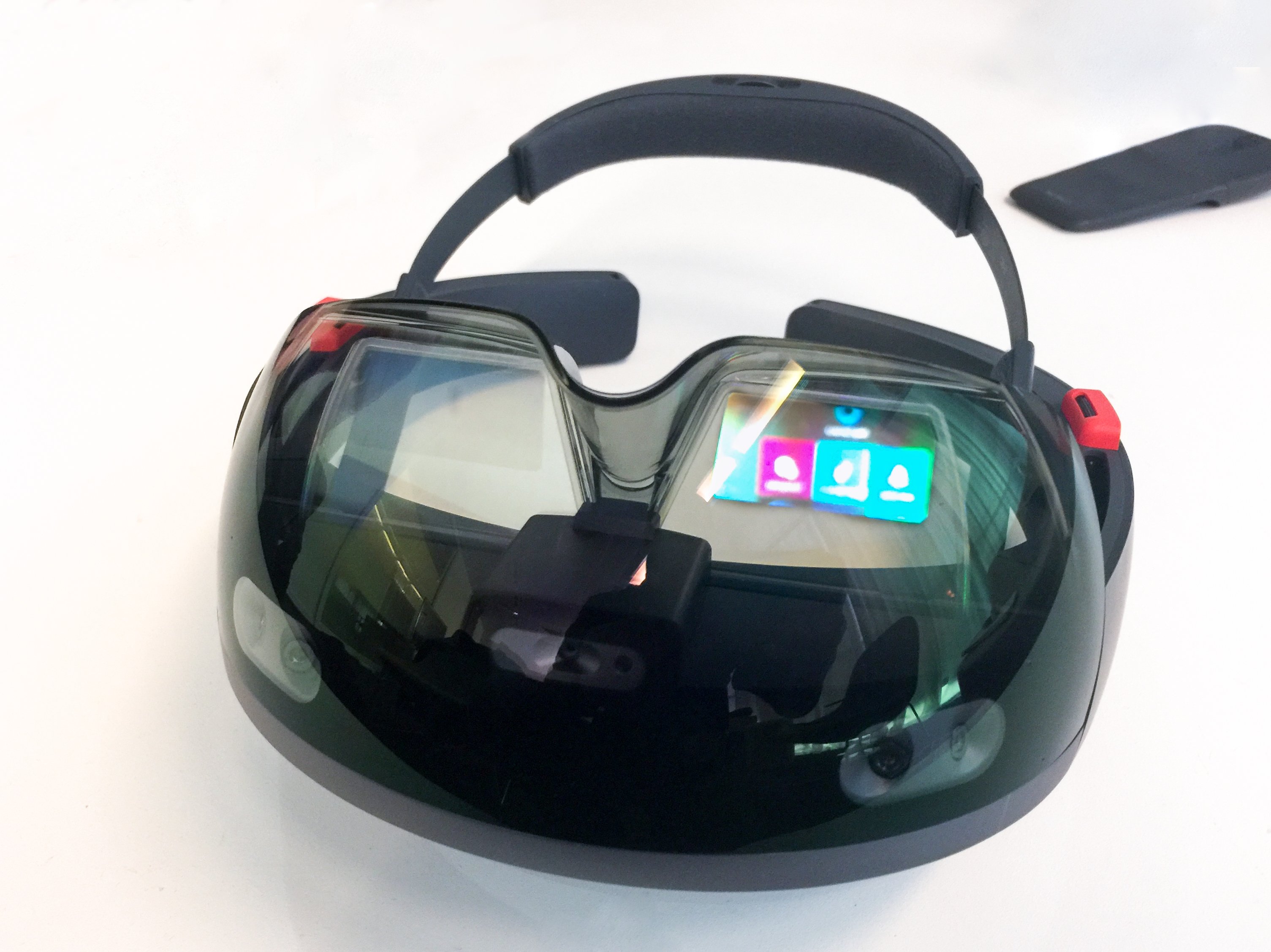 Image à la une de Test Microsoft HoloLens : encore limité, mais déjà révolutionnaire