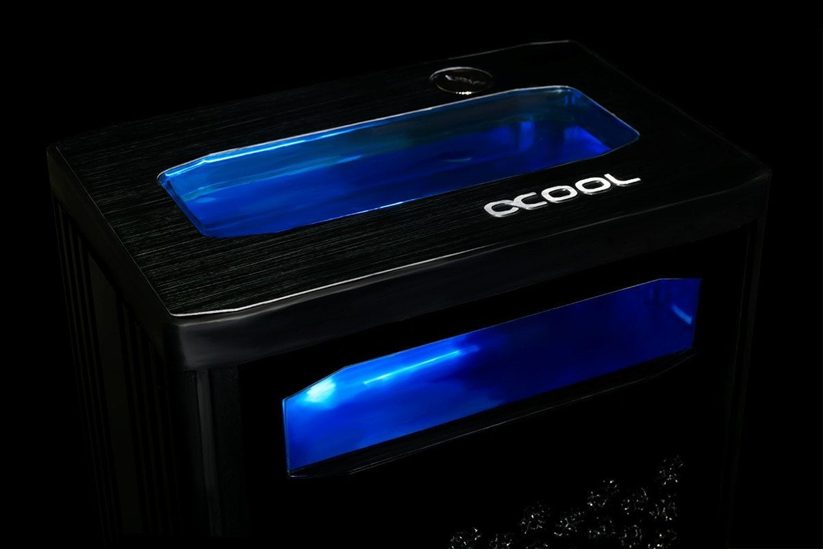 Image à la une de Alphacool Eiswand 360 : le kit watercooling qui s'installe à l'extérieur du boîtier