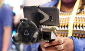 Image 3 : CES : le HTC Vive Tracker adapte n'importe quel objet réel à la réalité virtuelle