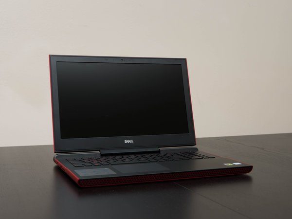Image 1 : Test : Dell Inspiron 15 7000, la GTX 1050 Ti suffit-elle dans un PC gaming ?