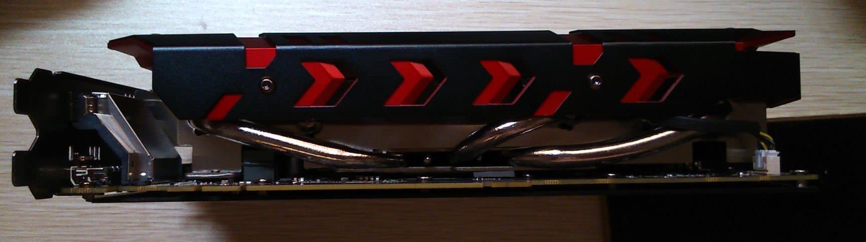 Image 6 : RX 500 Red Devil : premières photos, connecteurs 8 + 6 broches