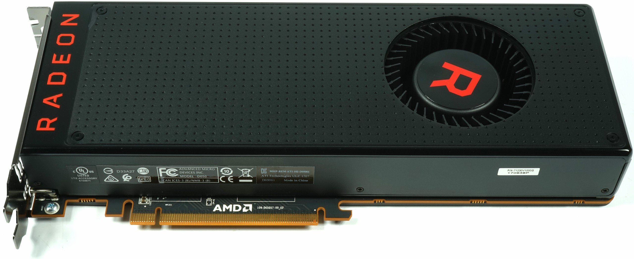 Image à la une de Radeon RX Vega 64 : pas de cartes custom avant la mi octobre ?