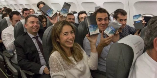 Image 1 : Samsung met le feu dans un avion... en offrant 200 Galaxy Note 8 !