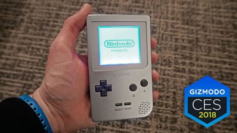 Image 1 : CES18 : Hyperkin va ressuciter la Game Boy en version Ultra, tout en aluminium