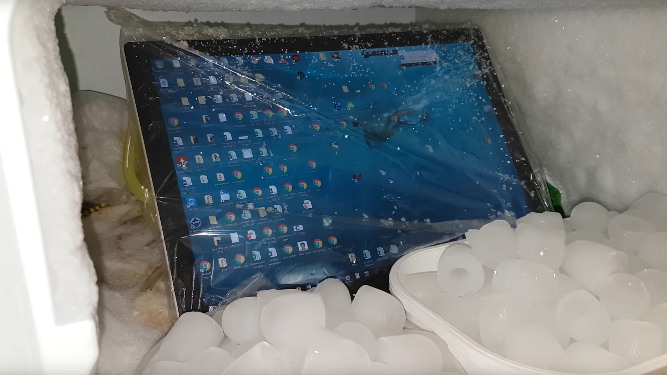 Image à la une de Vidéo : congeler la Surface Pro 4 pour régler ses problèmes d'affichage
