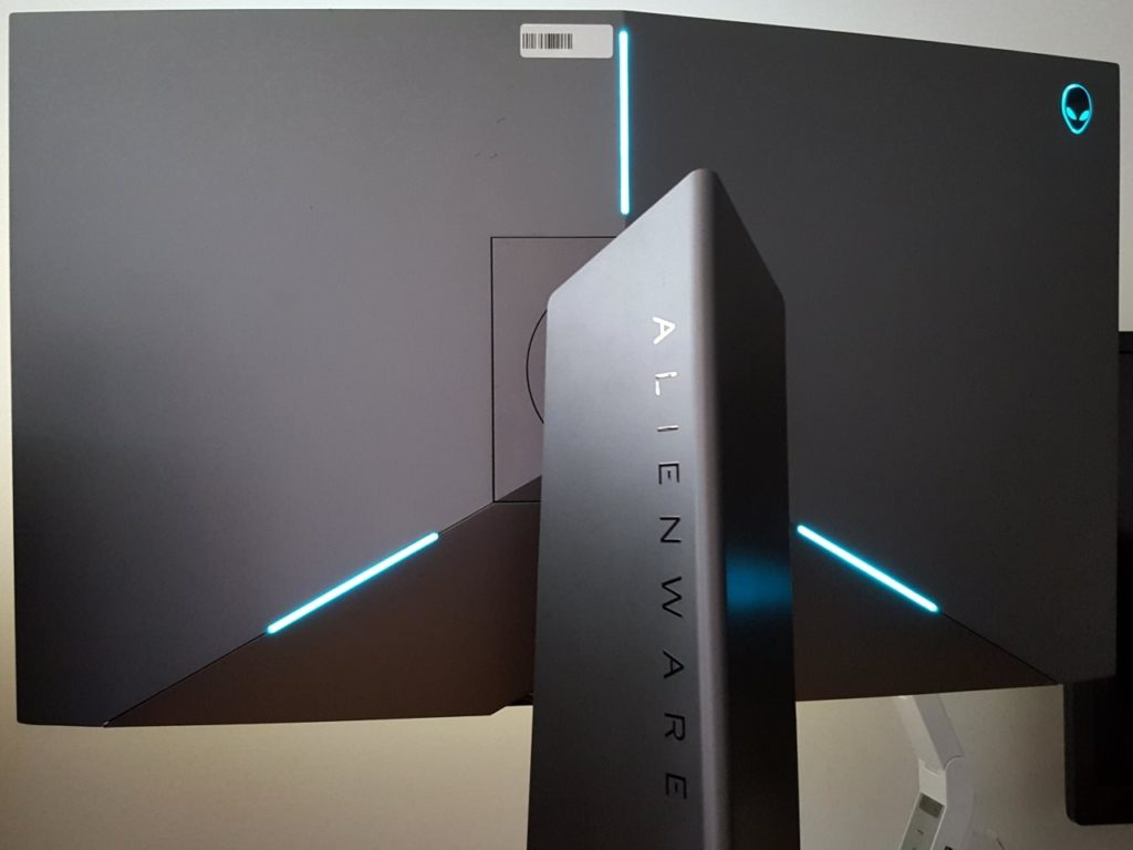 Cou Engagement Panthère Ecran Alienware 240hz Aw2518h Descente Soudaine