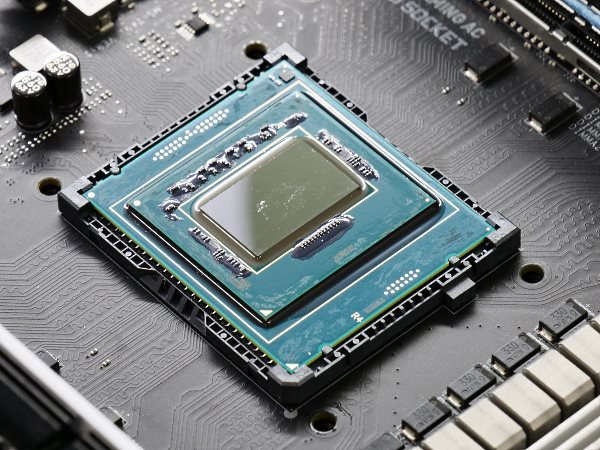 Image à la une de Overclocking du Core i9 7900X : décapsulage, direct die et azote liquide !