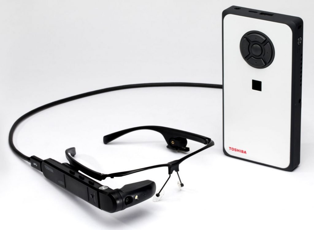 Image à la une de Vidéo : les lunettes connectées Toshiba avec un PC Windows 10 de poche