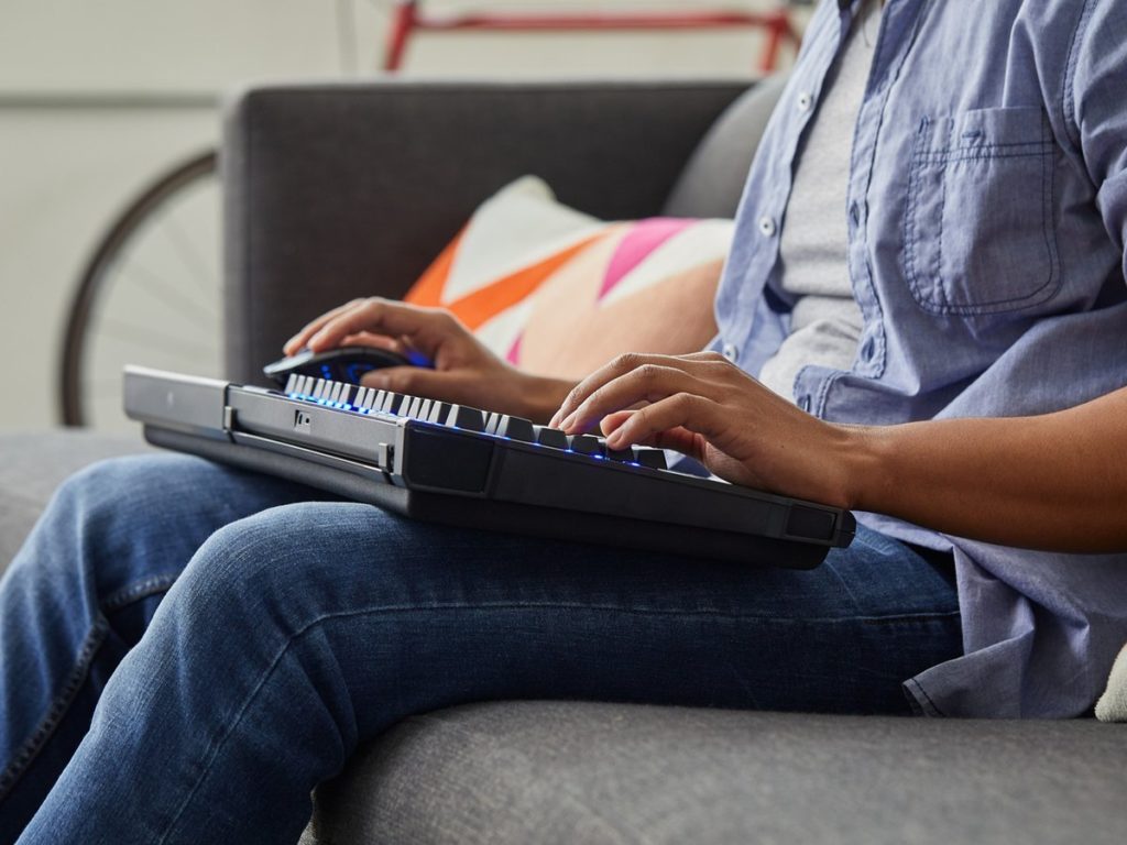 Corsair K63 Lapboard: jouer sur PC depuis son canapé - digitec