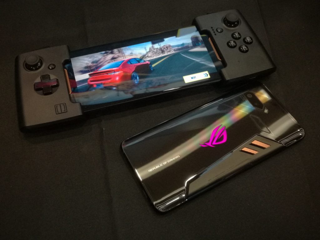 Image 1 : Diapo : Asus ROG Phone : le smartphone qui se prend pour une console