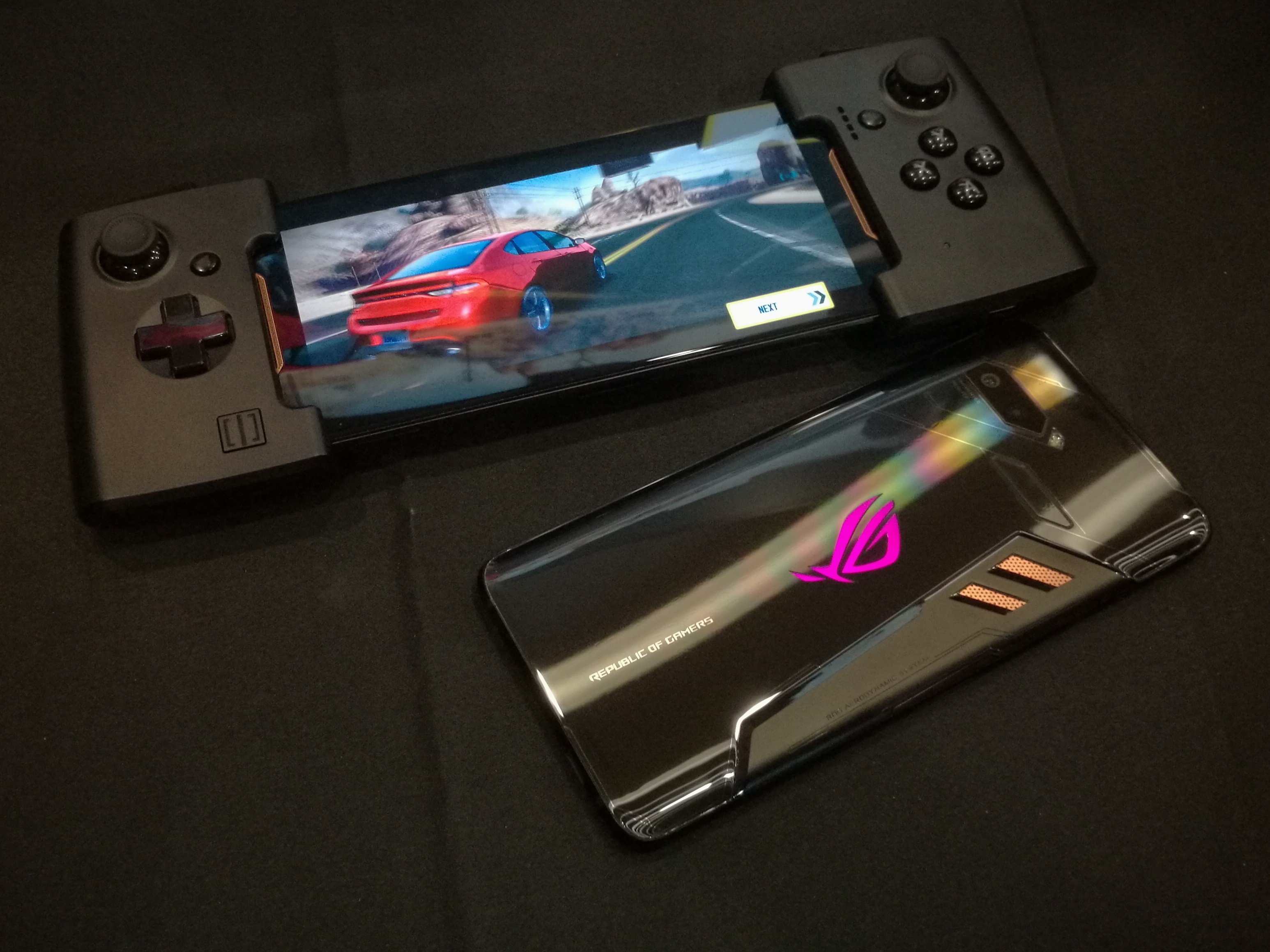 Image à la une de Diapo : Asus ROG Phone : le smartphone qui se prend pour une console