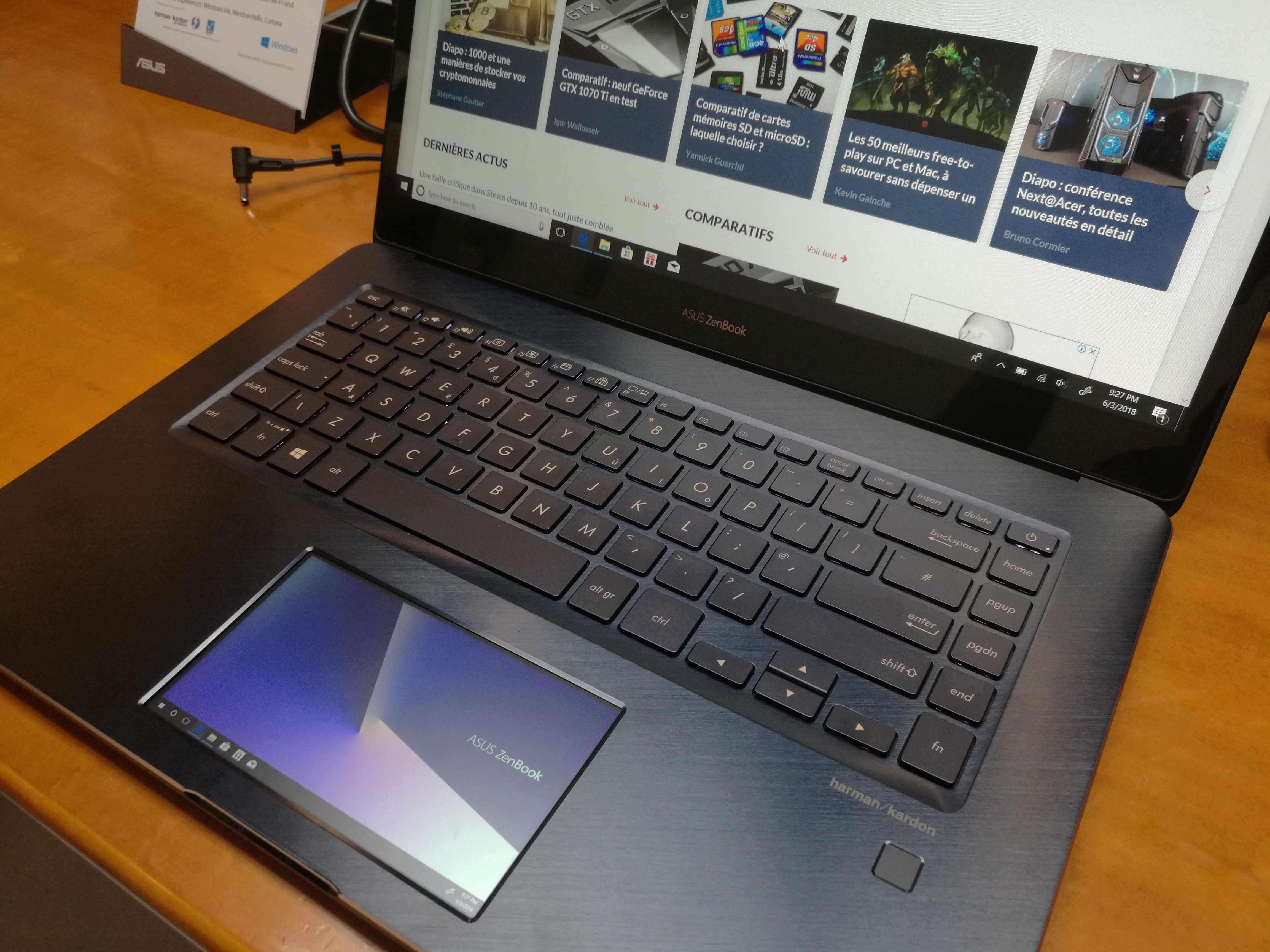 Image à la une de Diapo : l'Asus ZenBook Pro et son ScreenPad, mélange d'écran et de trackpad