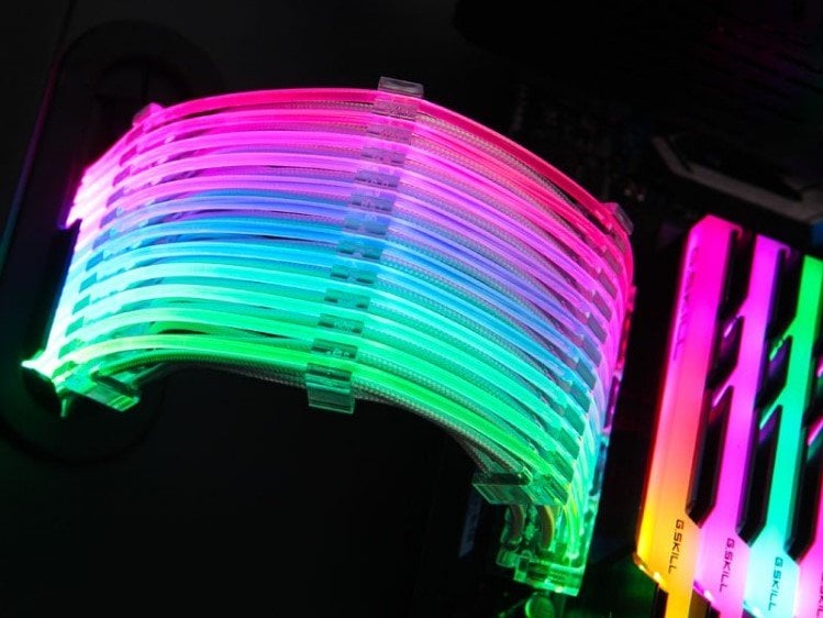 Image à la une de Lian Li Strimer : le câble d’alimentation RGB débarque pour 40 euros