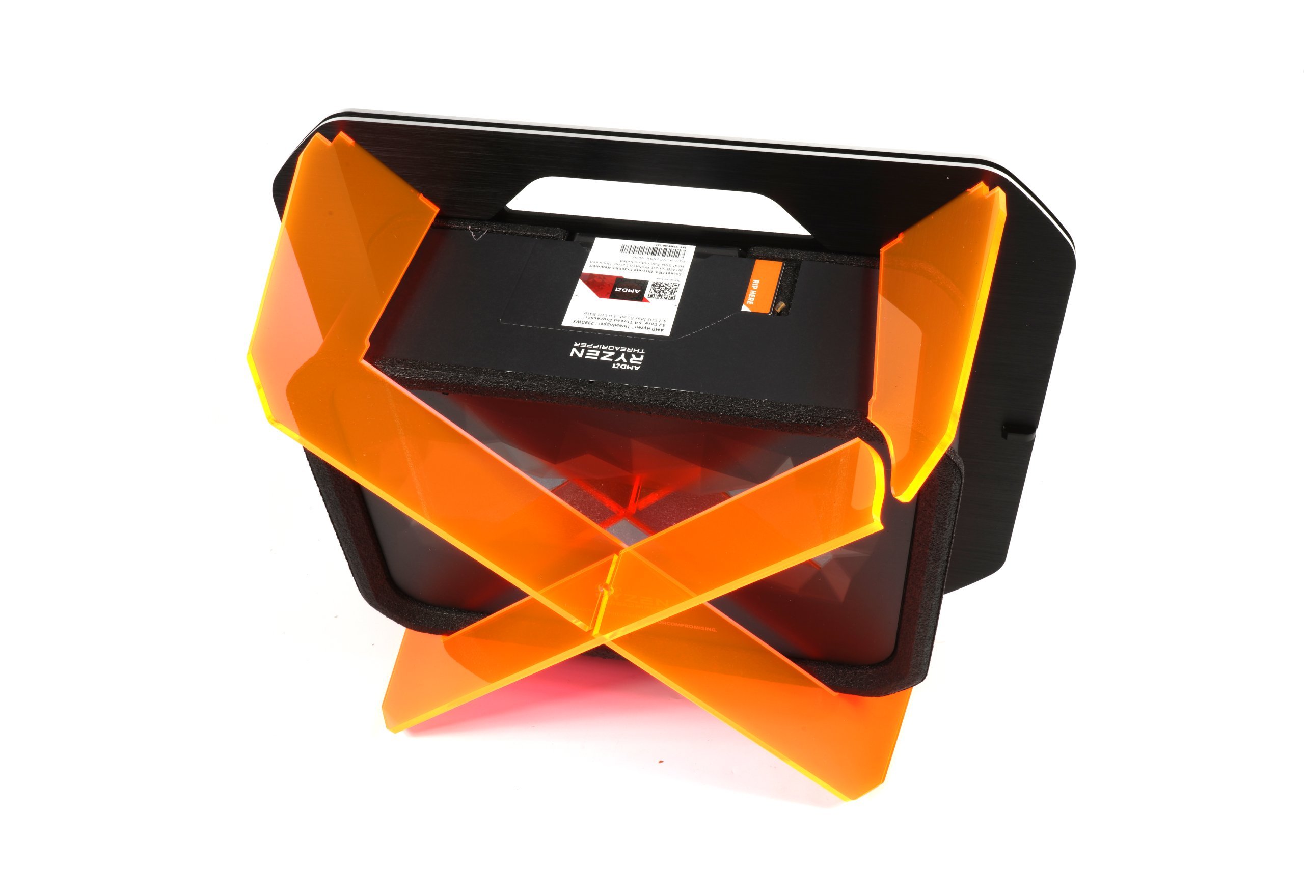 Image 6 : Unboxing : les Threadripper 2990WX et 2950X sont là, bientôt en test !