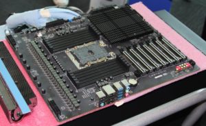 Image 2 : X599 : la nouvelle plateforme pour le CPU Intel de 28 cœurs