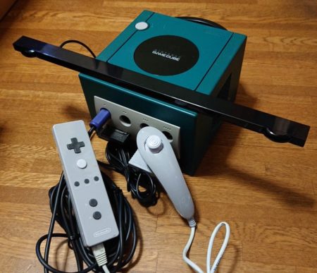 Image 1 : Un prototype de Wiimote sur Gamecube aux enchères