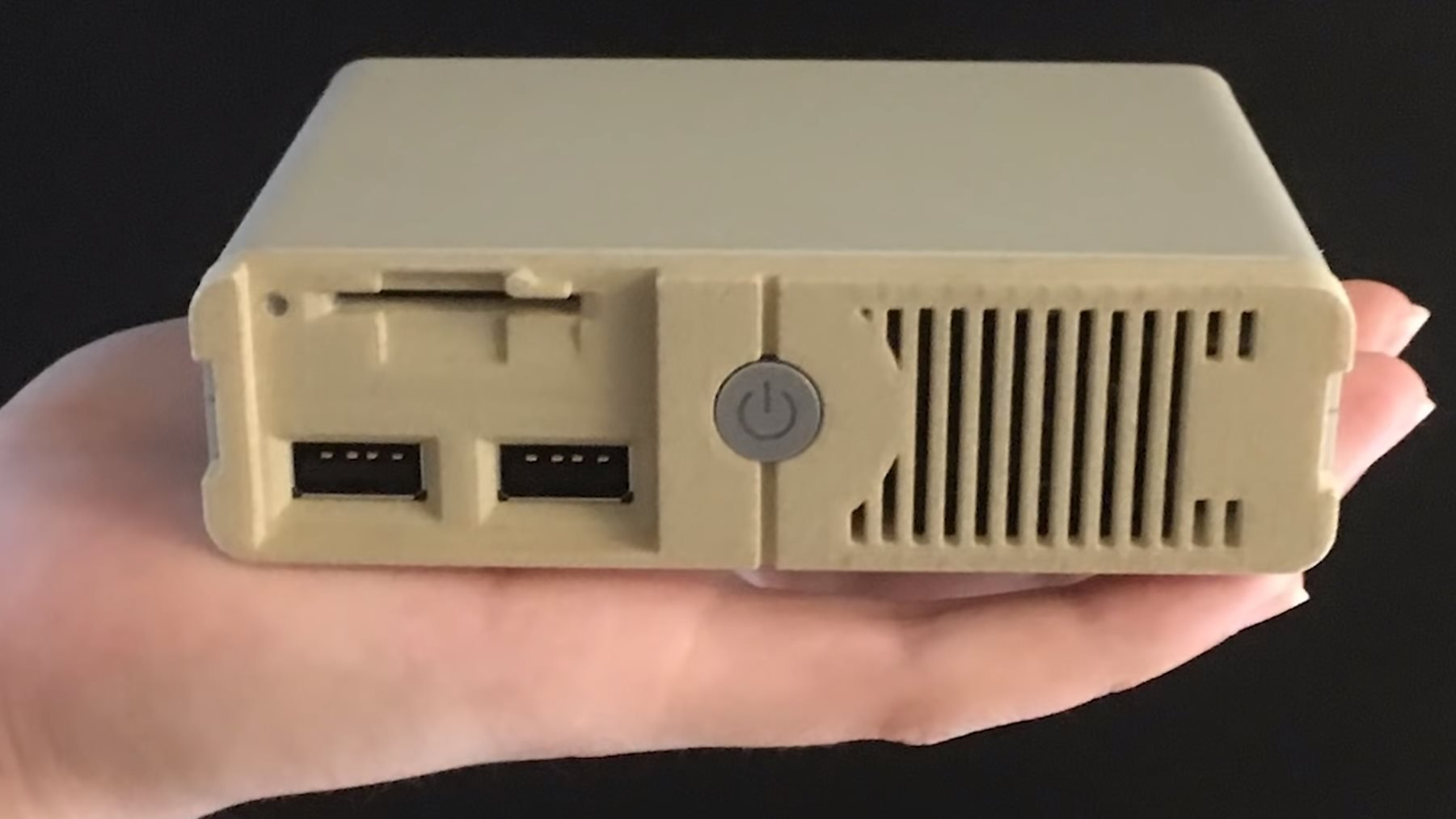 Image à la une de PC Classic : une 'mini console' sous DOS avec 30 jeux intégrés !