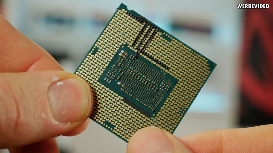 Image 1 : Der8auer démontre que le socket Intel LGA-1151v2 des Z370 et Z390 est inutile