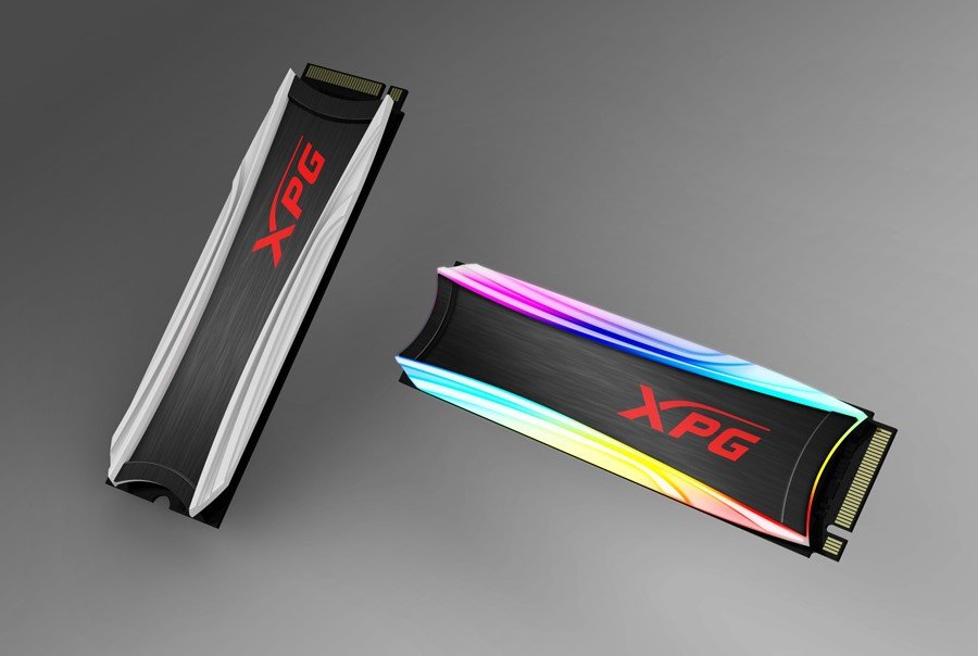 Image 1 : Adata : premier SSD M.2 avec radiateur RGB, et DRAM RGB à refroidissement liquide