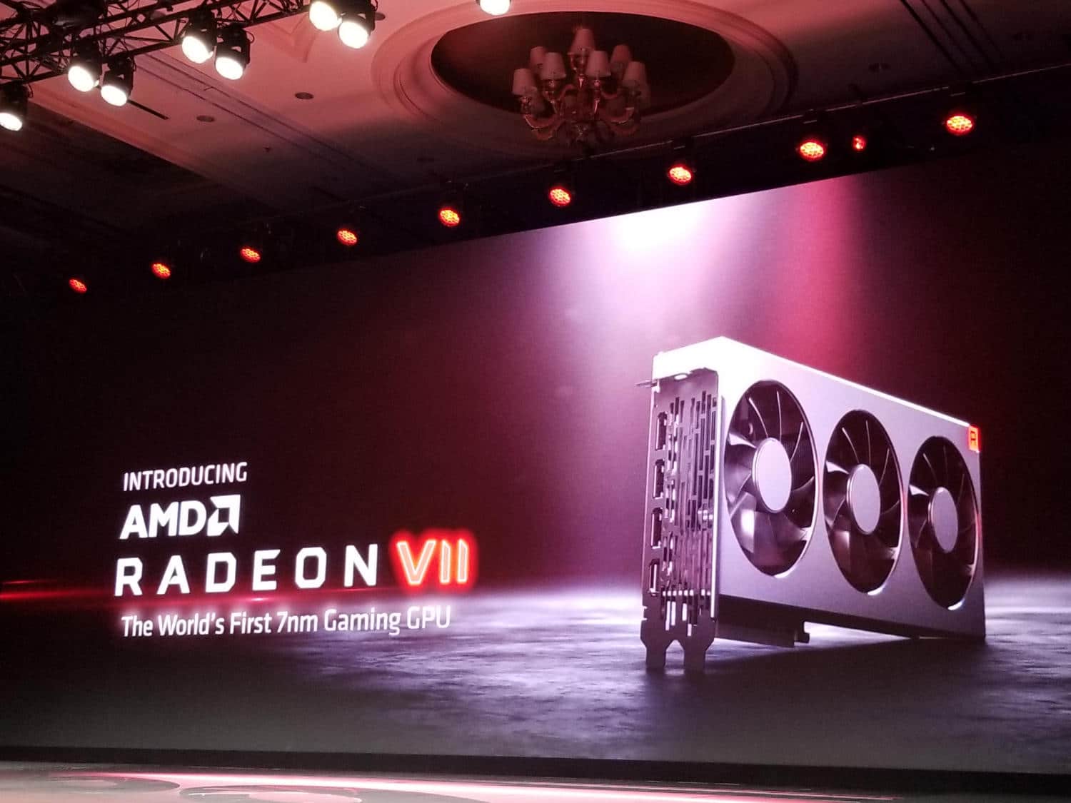 Image 1 : CES 2019 : AMD Radeon VII, le 7nm pour jouer, 29% plus rapide qu'une Vega 64