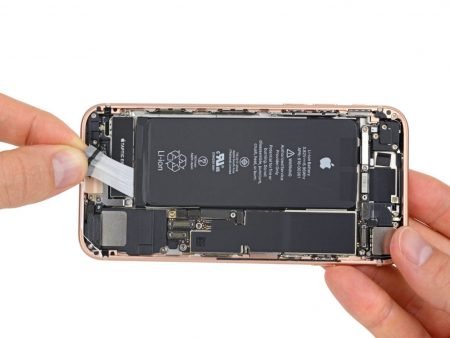 Image 1 : iPhone : 11 millions de batteries remplacées en 2018, 11 fois plus que la normale