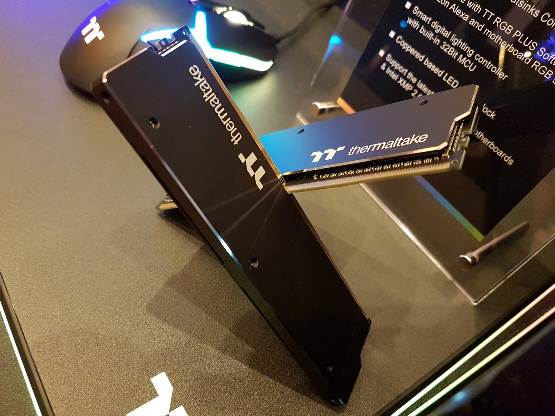 Image 2 : CES 2019 : Thermaltake lance un premier kit de RAM avec watercooling full RGB