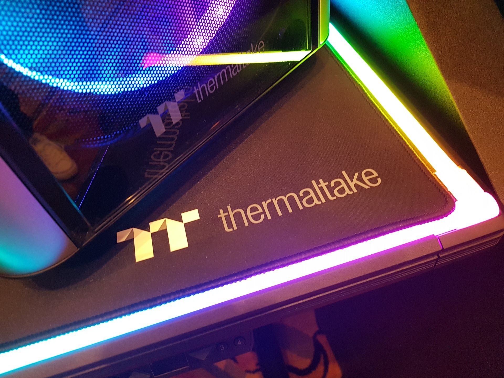 Image 5 : CES 2019 : Thermaltake lance un premier kit de RAM avec watercooling full RGB