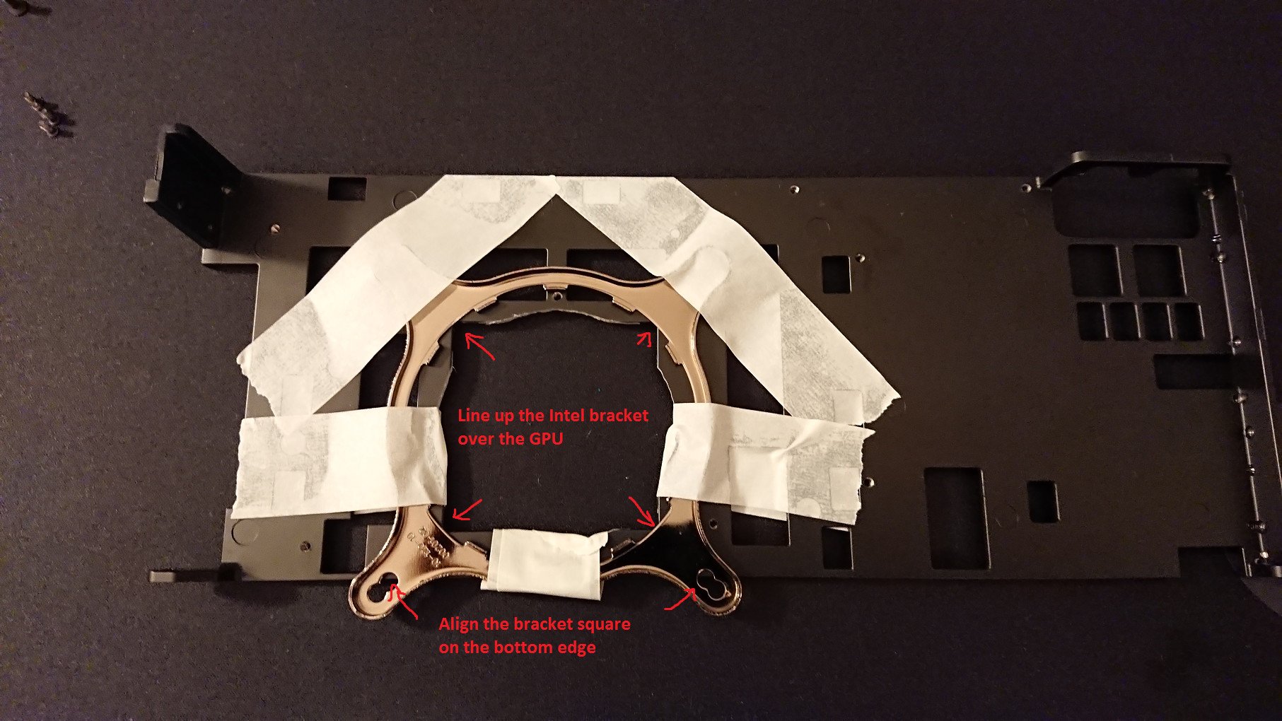 Image 1 : Un kit de watercooling EVGA bricolé sur une Radeon VII : 2122 MHz à 1,265 V !